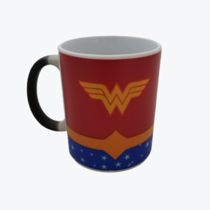 Mug mágico con diseño de mujer maravilla