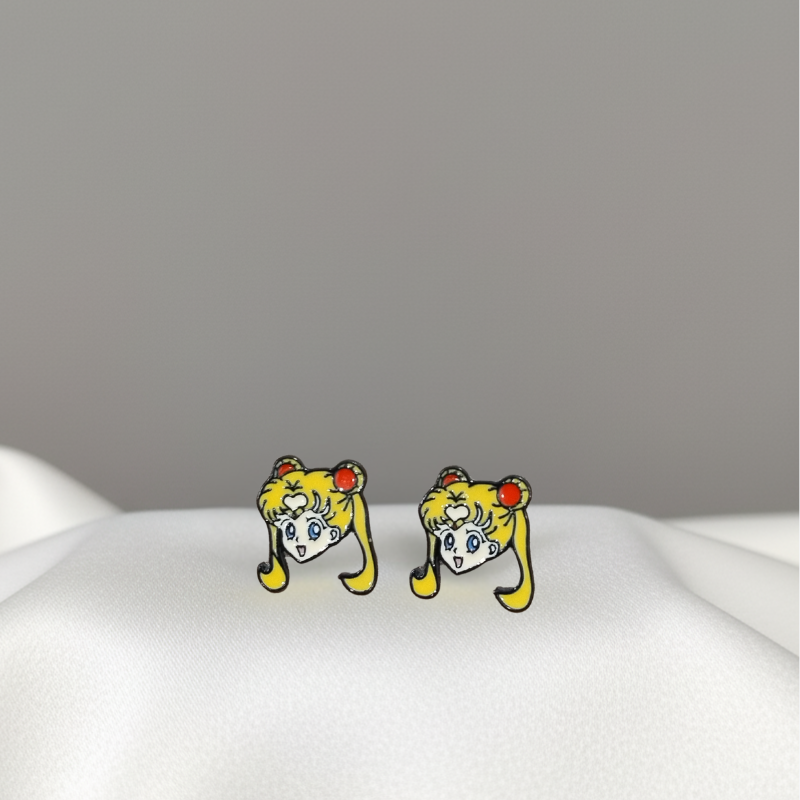 Aretes con diseño de Sailor Moon Aretes con diseño de Sailor Moon