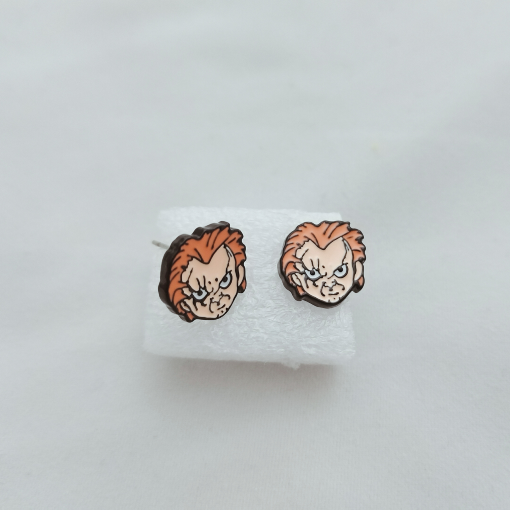 Aretes con diseño de Chucky